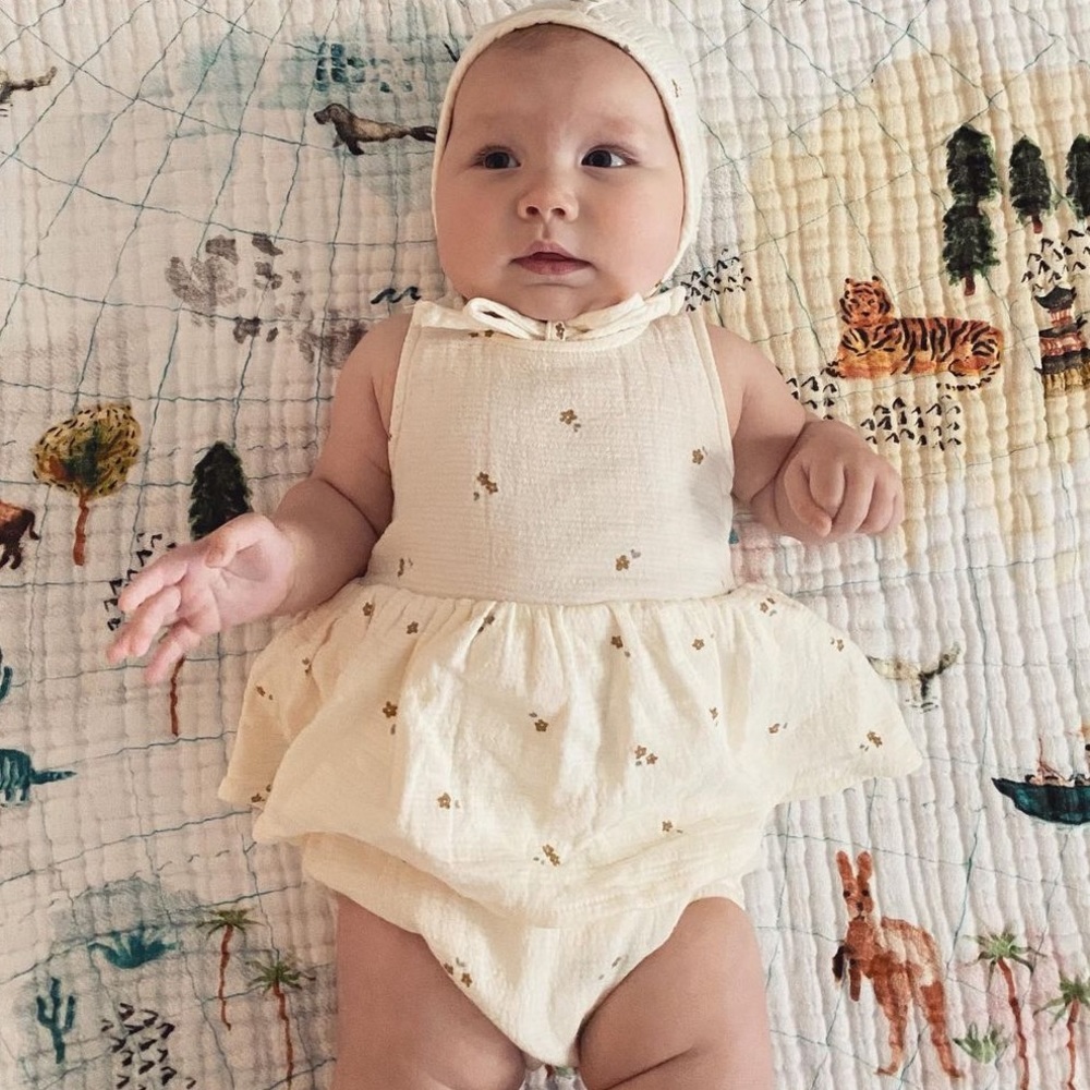 Quincy Mae Skirted Bodysuit Tiny Flower & Bonnet